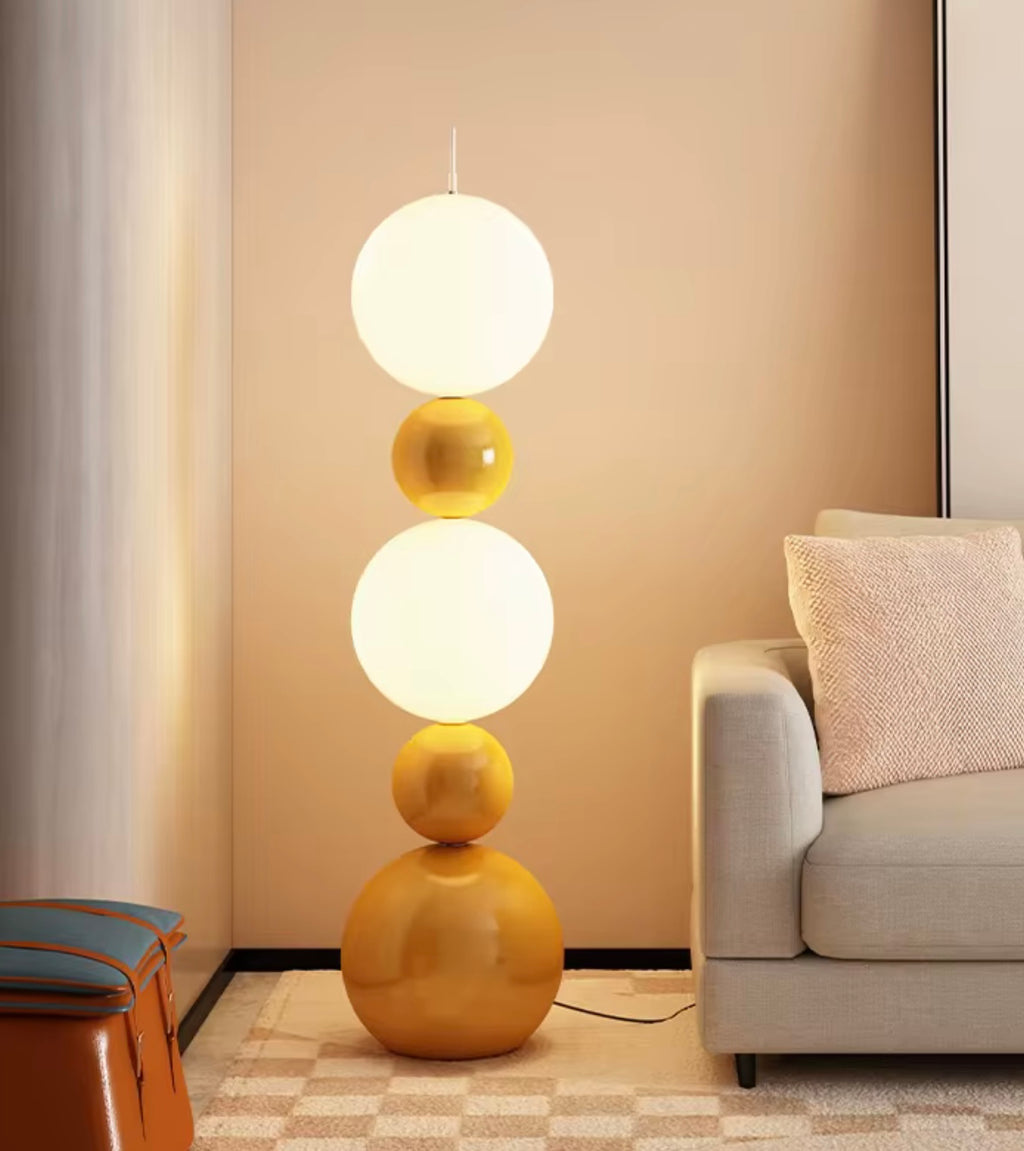 Lampe sur pied à boules lumineuses
