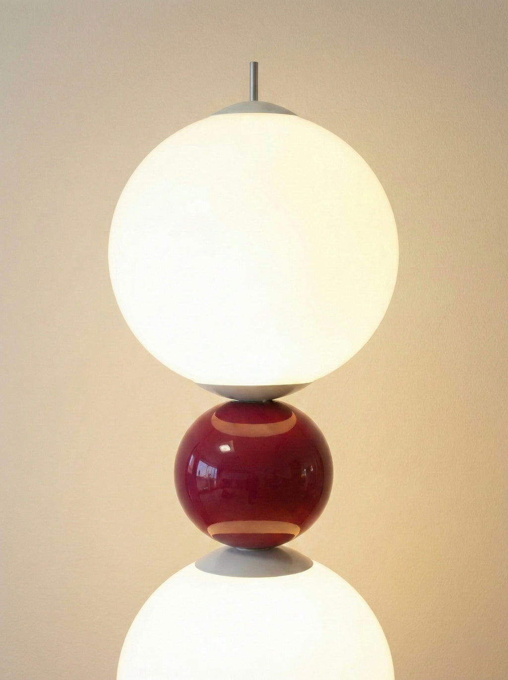 Lampe sur pied à boules lumineuses