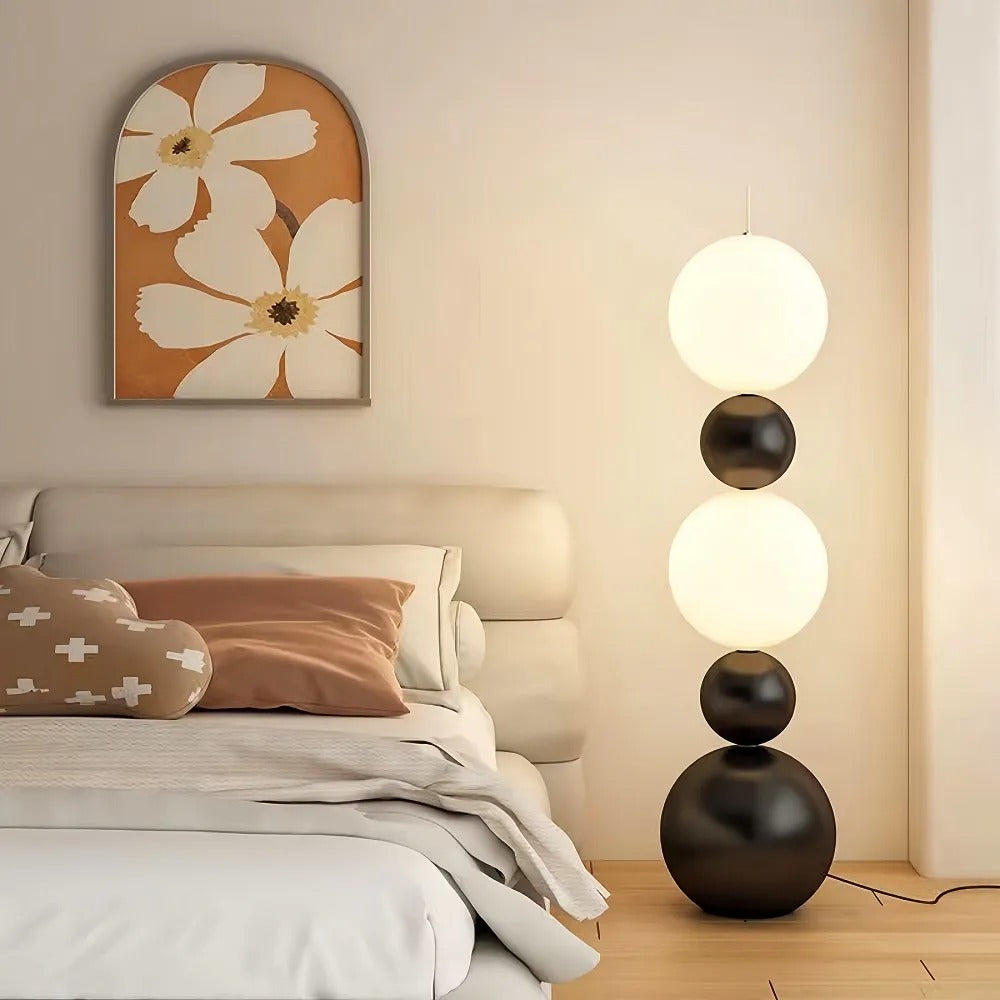 Lampe sur pied à boules lumineuses