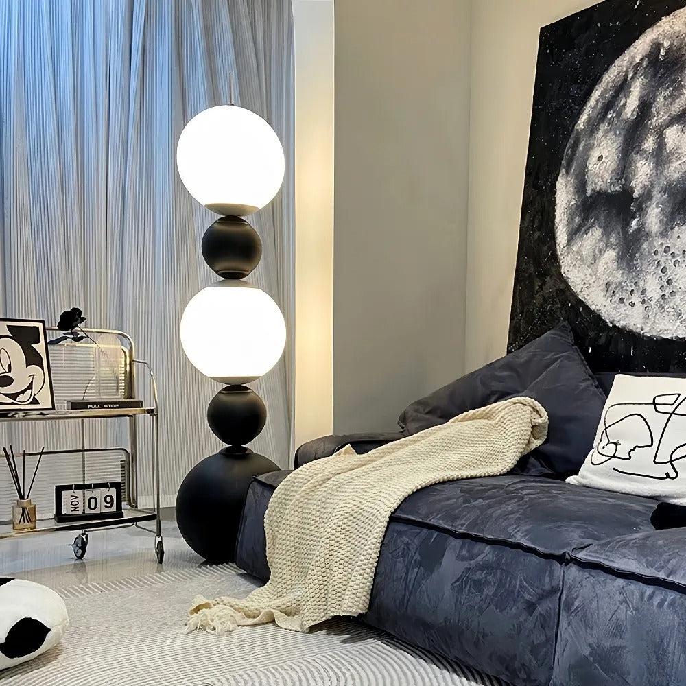 Lampe sur pied à boules lumineuses