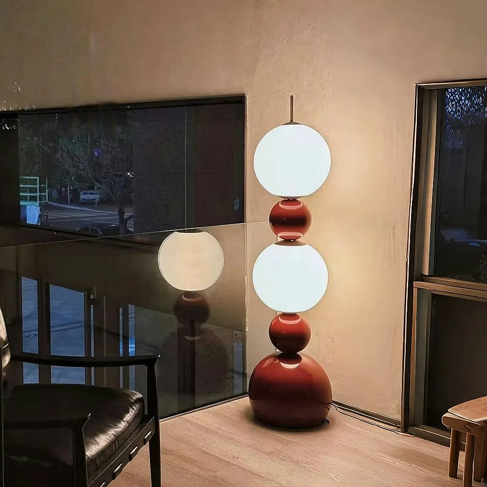 Lampe sur pied à boules lumineuses